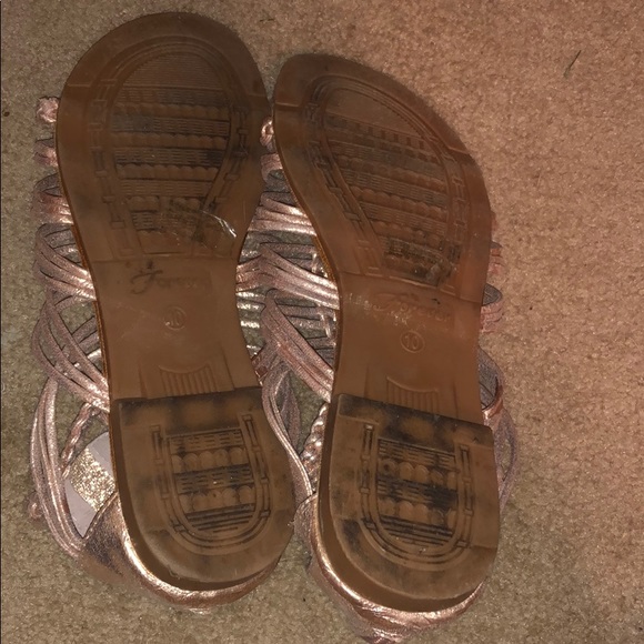 Forever size 10 shiny rose gold strappy sandals - Picture 4 of 8